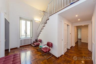 Stanza co-working in studio associato