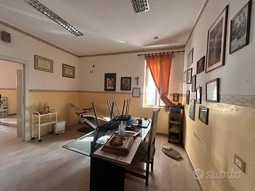 San Pietro Clarenza-Locale versatile e luminoso