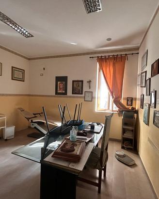 San Pietro Clarenza-Locale versatile e luminoso