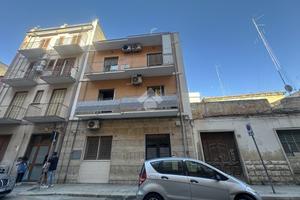 3 LOCALI A BARI