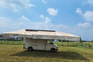 Tenda automatica per furgone mercato ambulanti