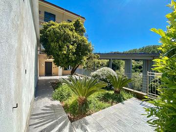 Monolocale con ingresso autonomo e giardino