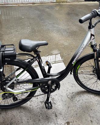 Bicicletta elettrica nuova in alluminio