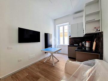 2 LOCALI A NAPOLI