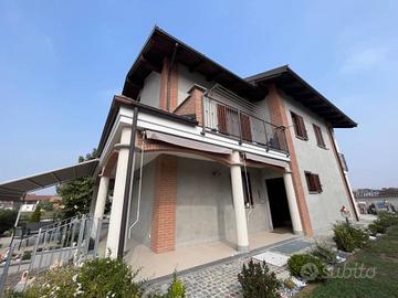 Villa di 322 m² con più di 5 locali e box auto dop
