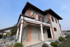 Villa di 322 m² con più di 5 locali e box auto dop