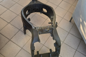 Telaio gsxr 750 k9 con targa e documenti