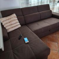 divano con penisola a sinistra 