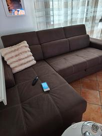 divano con penisola a sinistra 