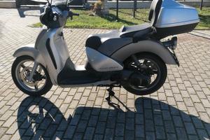 Aprilia scarabeo 200