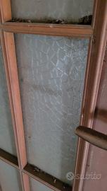 Porta antica in legno e vetro stampato cattedrale