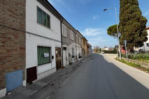 VILLA A SCHIERA CENTRALE A FANO