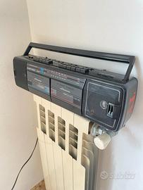 Radio stereo vintage con doppia cassetta e manigli