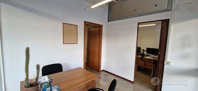 Negozio/ufficio con vetrine