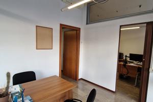 Negozio/ufficio con vetrine