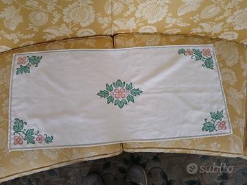 Guida ricamata a punto croce