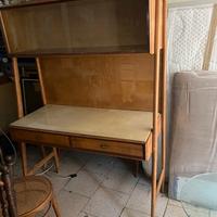Scrivania vintage con libreria