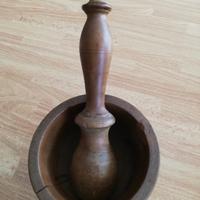 Mortaio antico in legno completo di pestello