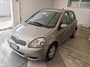 Toyota Yaris 1.0i 16V cat 5 porte Sol