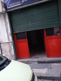 Box locale fronte strada