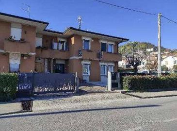 Immobile in asta di 202 m² con 5 locali e box auto