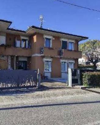 Immobile in asta di 202 m² con 5 locali e box auto