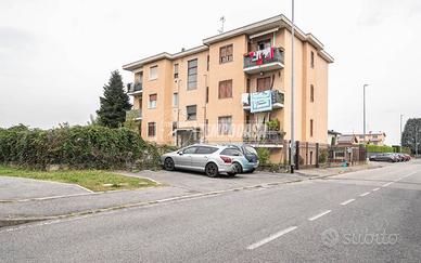 3 LOCALI CON BOX E CANTINA