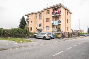 3 LOCALI CON BOX E CANTINA