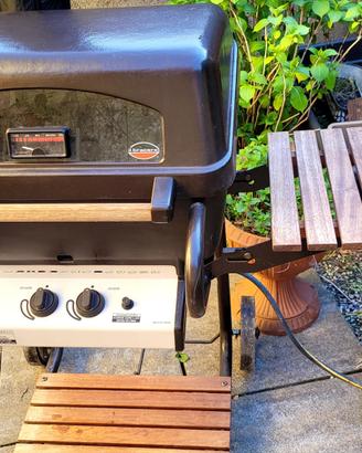 BBQ a gas, bracere con pietre laviche