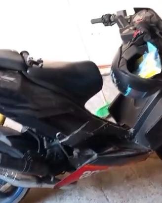Smembro per pezzi di ricambio Aprilia SR factory R