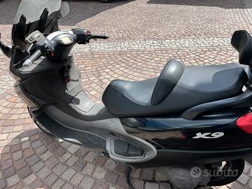 PIAGGIO X9 500
