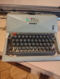 Macchina da Scrivere Olivetti 82 Vintage Anni '70