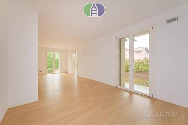 Appartamento di 95 m² con 5 locali e box auto a No