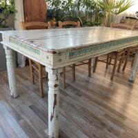 Tavolo in legno massiccio