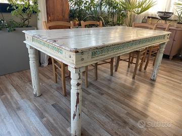 Tavolo in legno massiccio