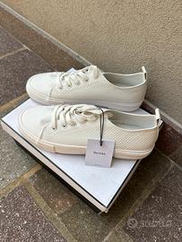 Scarpe Sneakers basse 38, bianche. Bershka. nuove