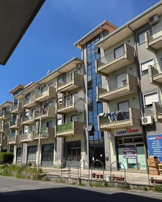 4 LOCALI A SANTA VENERINA