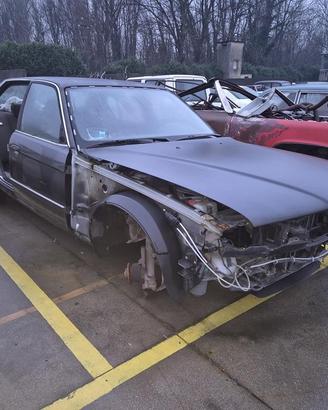 Bmw 735I - 735 I E32 Demolita - Per Ricambi