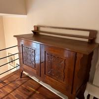 Antica credenza comò in legno decorato con ante