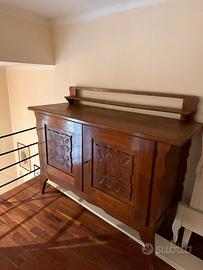 Antica credenza comò in legno decorato con ante