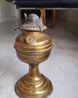antica base lampada vintage a petrolio