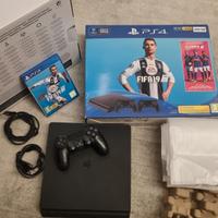 PLAYSTATION 4 500 GB con 1 Joystick e gioco FIFA