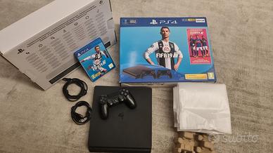 PLAYSTATION 4 500 GB con 1 Joystick e gioco FIFA