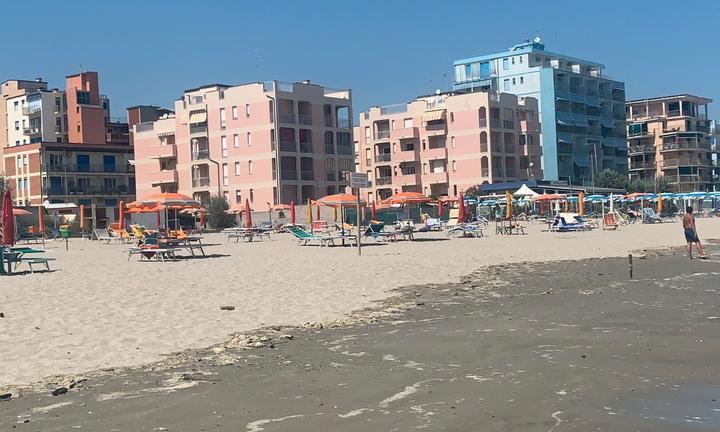 SUL MARE bilocale CON POSTO AUTO a Lido Scacchi
