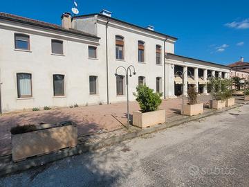 Grande bar con possibilità pizzeria 35m