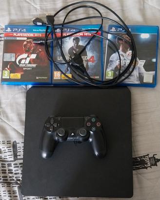 PS4 + 2 controller + 3 giochi