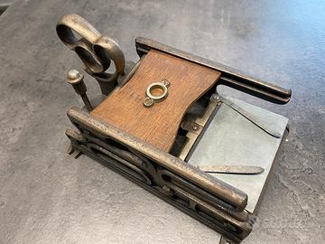 Antica macchina da stampa per biglietti da visita