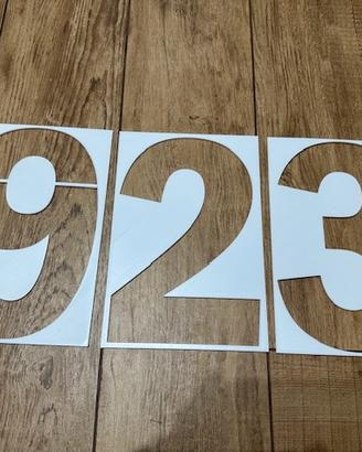 Dime in plastica per numeri parcheggio