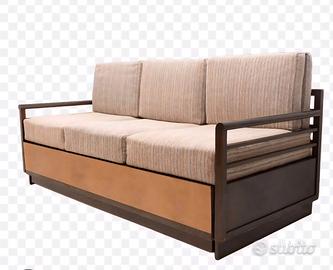 Due divani letto anni '70 in legno massello