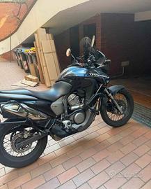Moto Honda transalp 700
